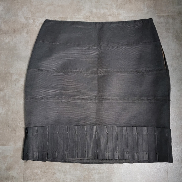 REISS Black Mini Skirt with Pleated Hem Detail Size 4 - Picture 5 of 9